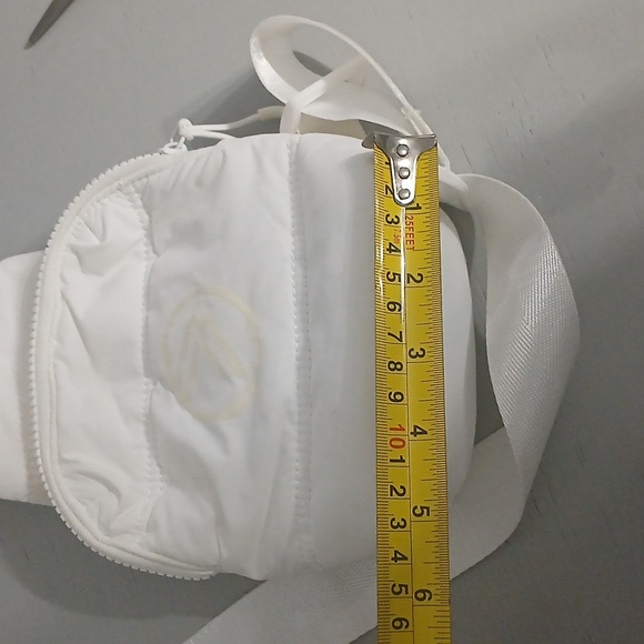 Savvi White Quilted Pouch, Pre-owned - Picture 9 of 9